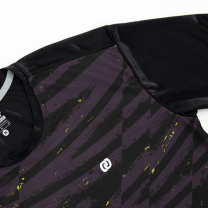 CAMISETA DEPORTIVA TEXTURAS MORADO CON NEGRO